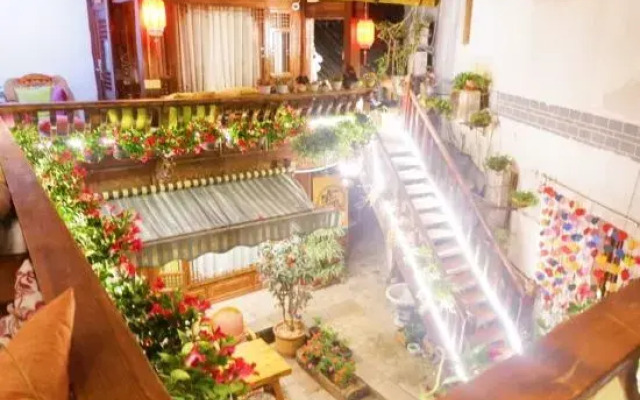 Floral Hotel·Yunjing Zhinan Hotel(Dayan Gucheng dashuiche store)