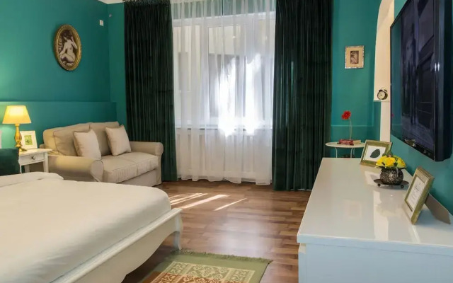 Old Town Studio by MRG