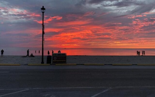 Beachfront at Wasaga Motel and Cottages
