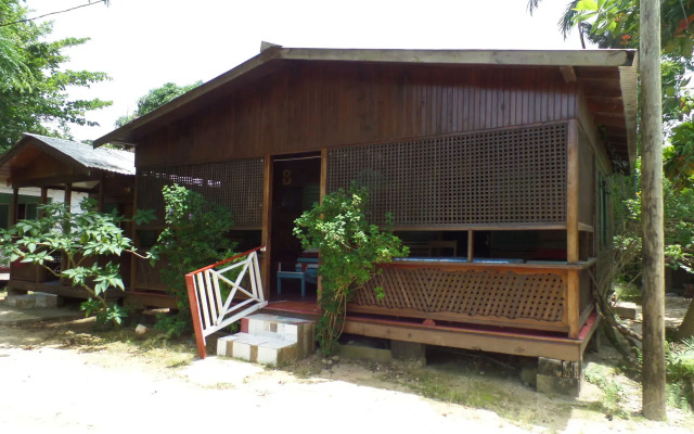 Beach Road Cottages at Jah Bs
