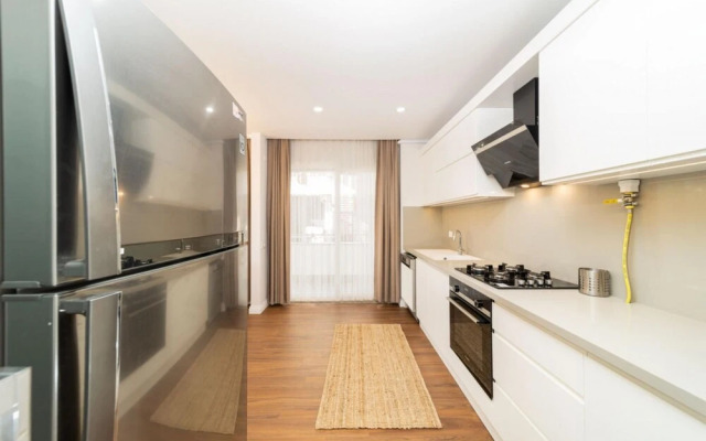 Central Flat With Balcony Near Sea in Muratpasa