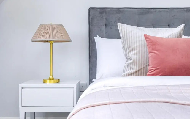 Stylish Three-bed Flat in Marylebone