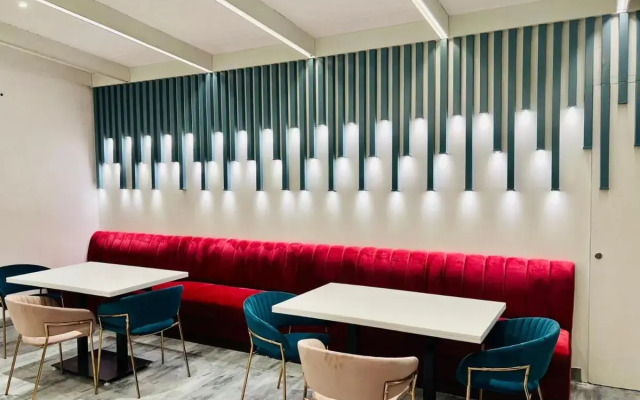 Hotel Kailash Plaza