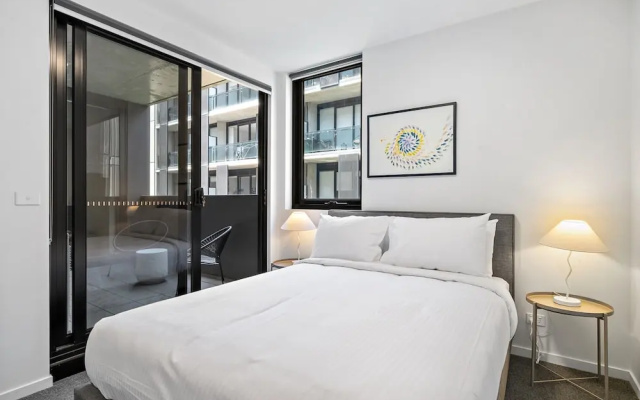 Well-lit 2-bed Apartment With Balcony – Guest Rooms – Melbourne