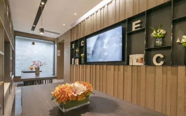 Echarm Hotel (Wuhan Guanggu University Yuan Road Branch)