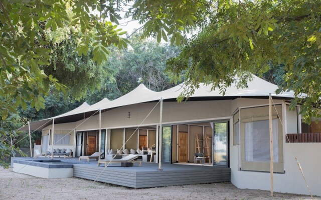 Sausage Tree Camp Hotel	