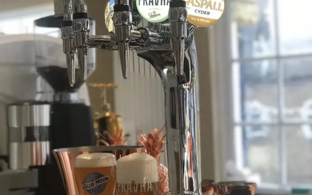 Tourian Lounge Hotel