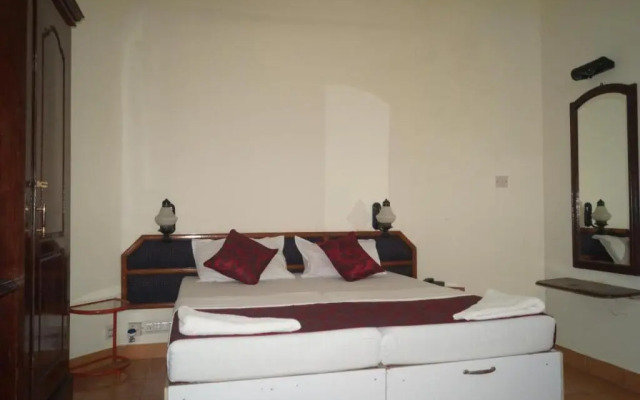 Hotel Thushara