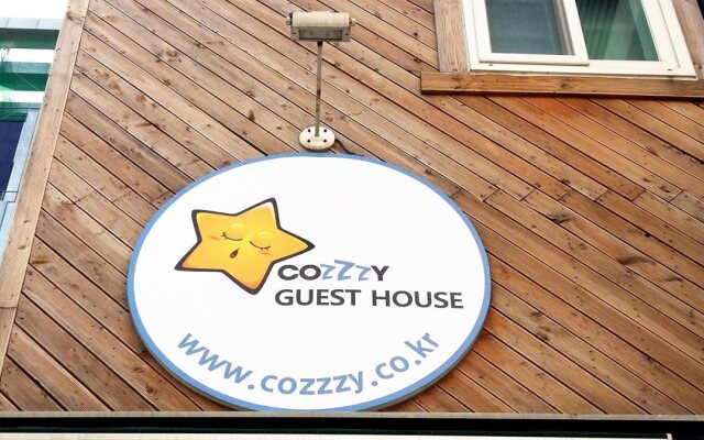 Cozzzy Guest House - Hostel