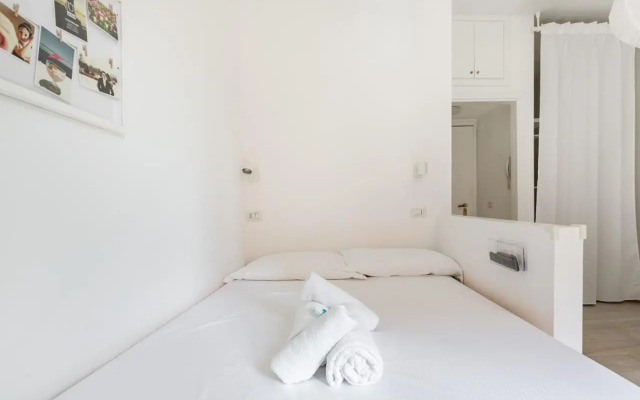 Bright Apt 600mt From Viale Zara!