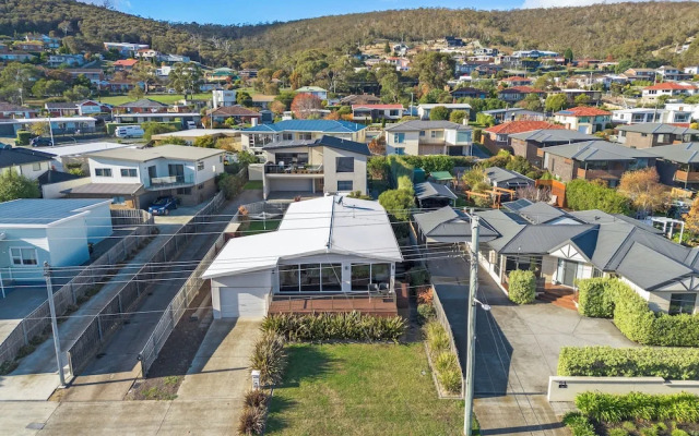 Tranquil Tranmere- City Views- 3 Bedroom