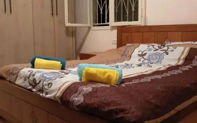 3 Stairs Only to Cozy Flat on Hillel st