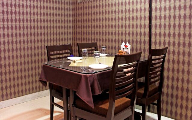 OYO 4471 Hotel Rajmahal