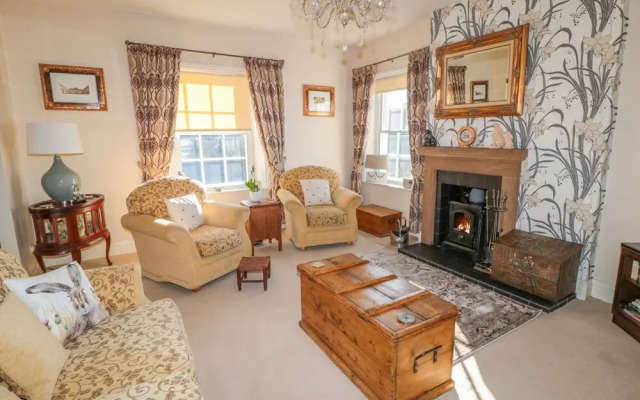 Apartment 7, Sneaton Hall