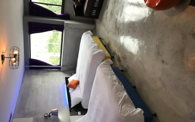 Fas Glass House B&B