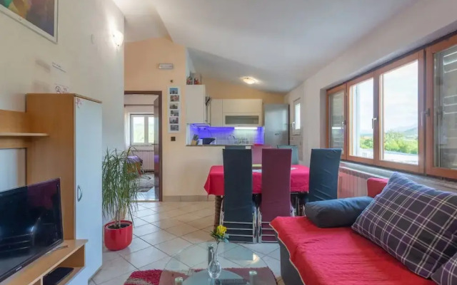 Sunny Escape Holiday Home Dicmo With Pool and Gym