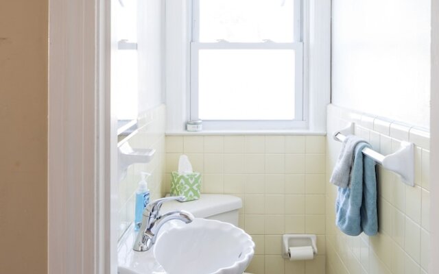 Spacious 6BR /2.5 Bath in Highlands!