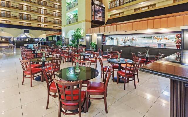 Crowne Plaza Suites Houston Southwest