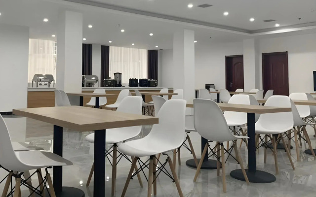 GreenTree Inn Express Xuzhou Pizhou Tiefu Town Bus station.