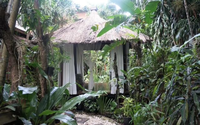 Raintree Lodge