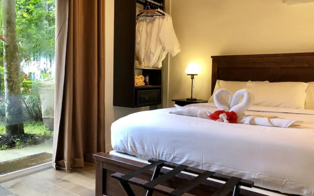 Bocas Beach Club & Suites