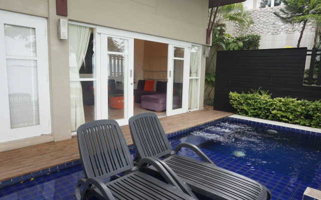 Replay Pool Villa