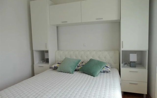 Shimmering Sea Apartment With Sea View and Balcony