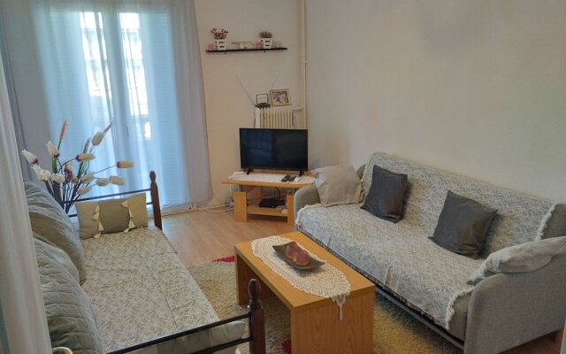 Beautiful 2-bed Apartment in Chania 65 sqm Space w