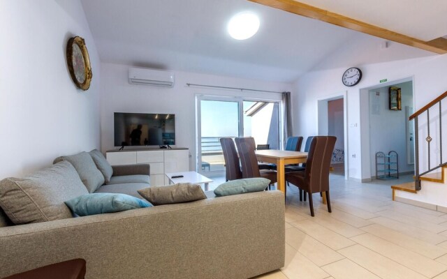 Beautiful Apartment in Jesenice With Wifi and 4 Bedrooms