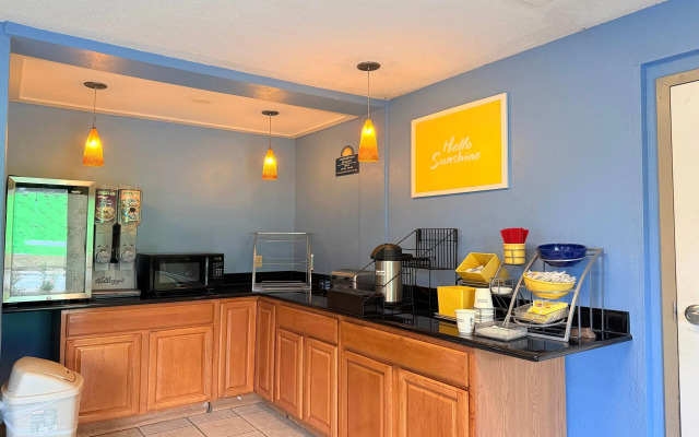 Days Inn by Wyndham Torrington