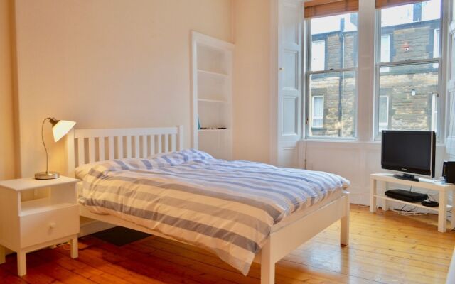 1 Bedroom Flat With Box Room In Edinburgh