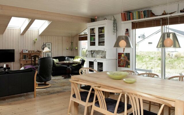 Quaint Holiday Home in Henne near Beach