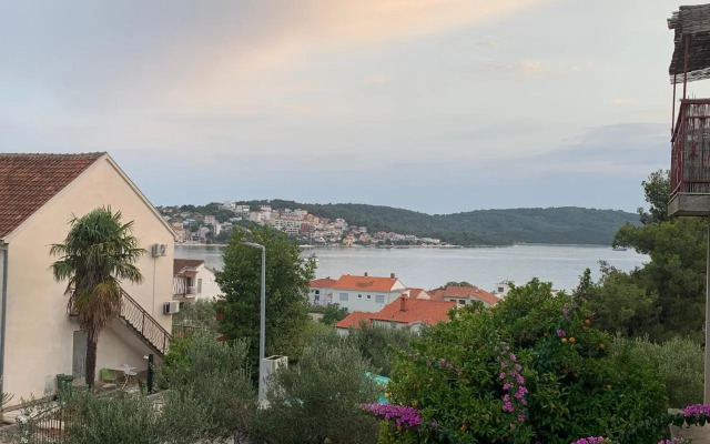 Half of house to rent - family Zelenika