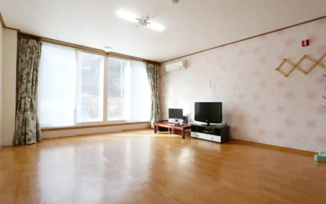 Hongcheon Vivaldi Town House Pension