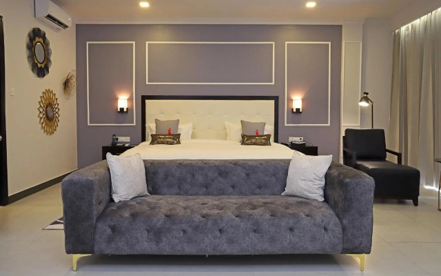 Queenco Hotel & Casino