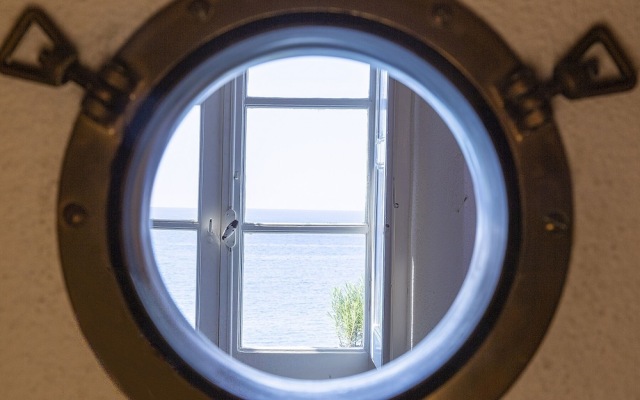 Il Mare di Camogli da un oblò