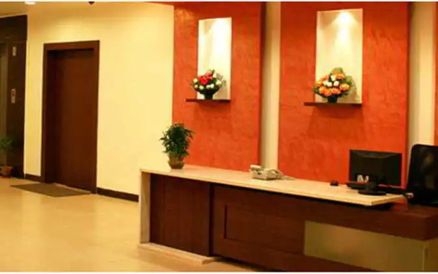 OYO 10235 Oyster Transit Hotels