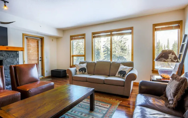Rundle Cliffs Lodge by Spring Creek Vacation