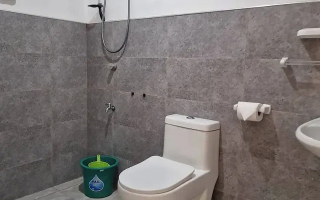 3 Bedrooms 2 Storey House!
