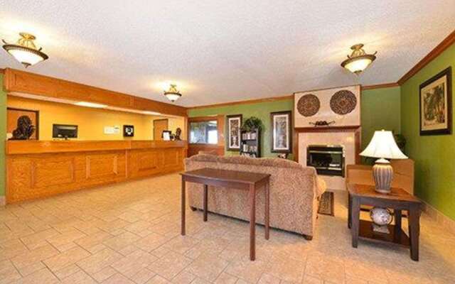 Quality Inn & Suites Grinnell near University