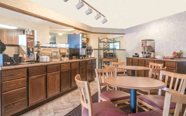 Howard Johnson West Fargo