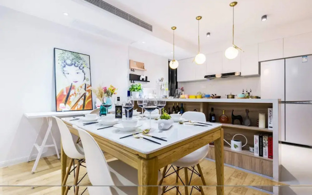 Henry's Apartment- Xujiahui Road