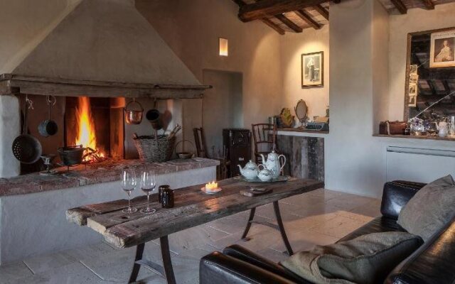 Follonico 4 Suite B&B