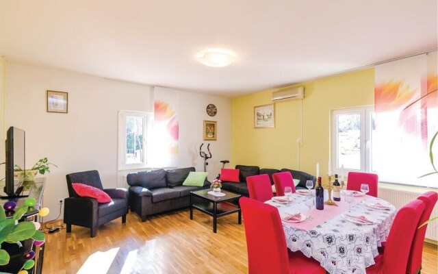 Stunning Home in Radovcici With Wifi and 3 Bedrooms
