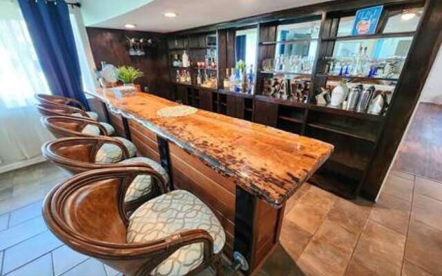 Cozy 4-Bedroom Beachside Home