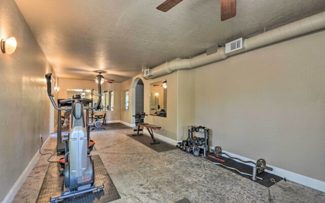 Luxe Getaway w/ Riverfront Views in Grants Pass!