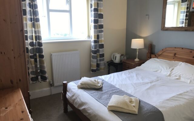 Halfway House Inn Country Lodge