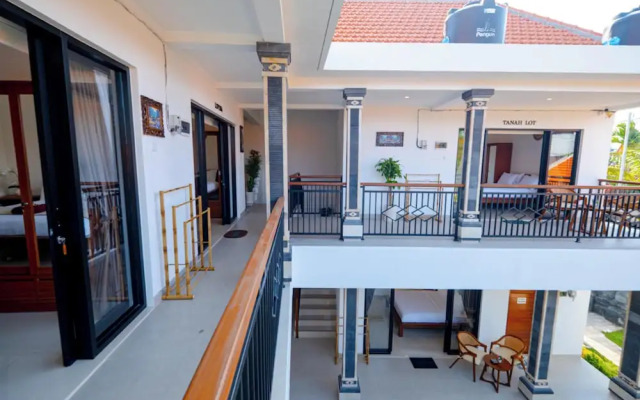 Crystal Flow Guest House & Apartment Canggu