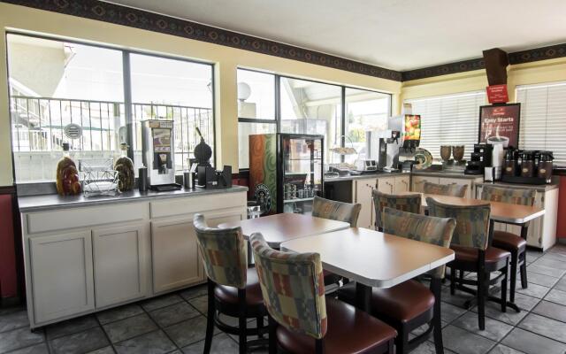 Super 8 by Wyndham Albuquerque Downtown