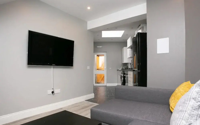 11 College Place North